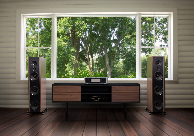 186A2125 Synchrony T800 with M33 in front of window
