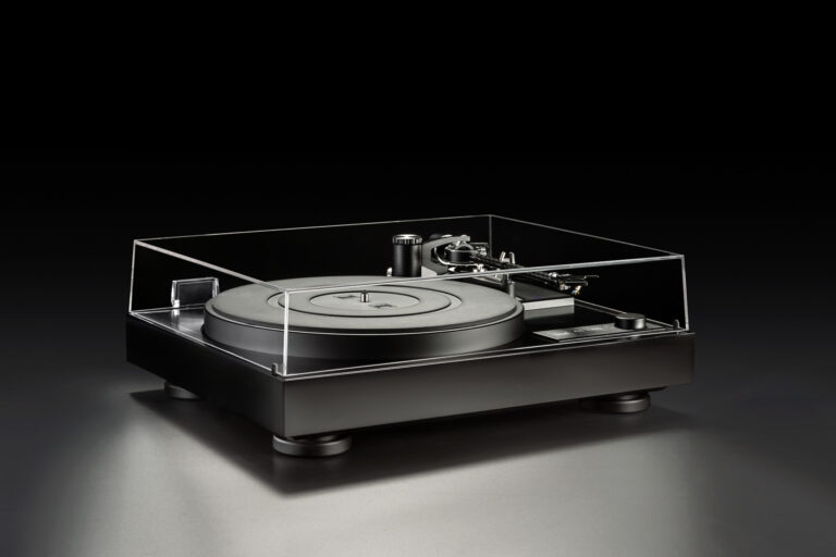 DUAL CS 718 Q Closed Lid 